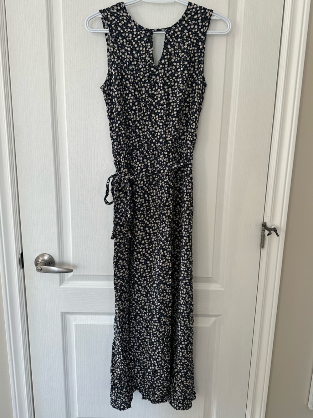 NWOT Ditsy Floral Sleeveless Black Maxi Dress Cinched Tie Waist Flowy Wedding